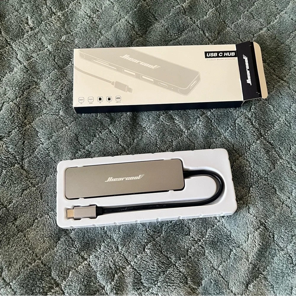 USB-C Hub Adapter – HDMI, USB, SD Card‎ – New in Box
